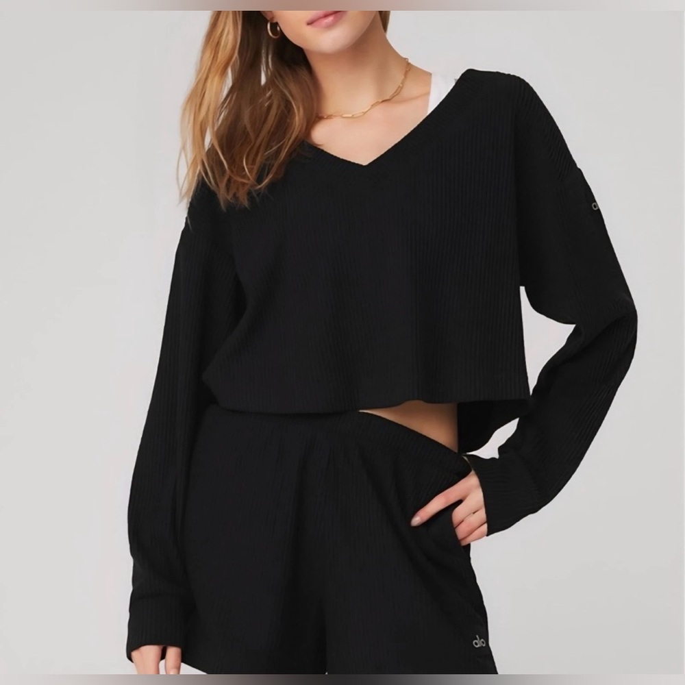 Alo Yoga Muse ribbed Set shorts and Sweater